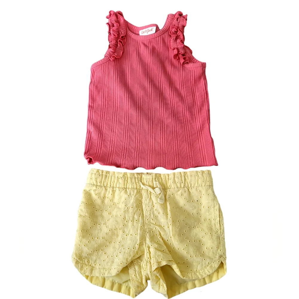 Bundle Ruffle top & Eyelet Floral short - Picture 2 of 4
